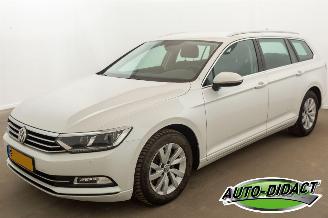 krockskadad bil auto Volkswagen Passat 1.6 TDI Automaat Clima Navi Comfortline Business 2018/1