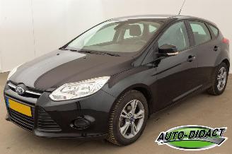 krockskadad bil auto Ford Focus 1.0 EcoBoost Airco Navi Edition 2014/4