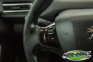 Peugeot 308 1.6 HDI Automaat Clima Navi Féline picture 12