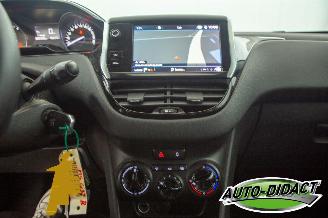 Peugeot 208 1.2 PureTech 90.306 km NAP Airco Navi Blue Lion picture 12
