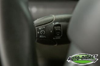 Peugeot 208 1.2 PureTech 90.306 km NAP Airco Navi Blue Lion picture 19