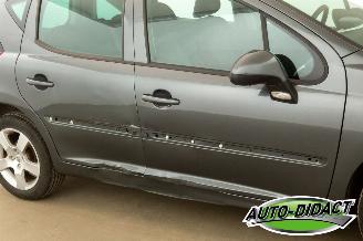 Peugeot 207 1.6 VTi Airco Pano Première picture 31