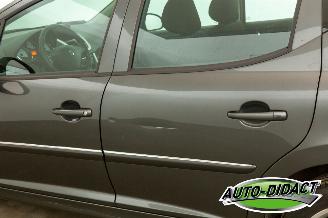 Peugeot 207 1.6 VTi Airco Pano Première picture 27