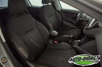 Peugeot 208 1.4 VTi Envy Clima picture 16