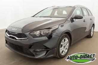 krockskadad bil auto Kia Ceed 1.0 23.421 km Navi Clima Camera 2023/11