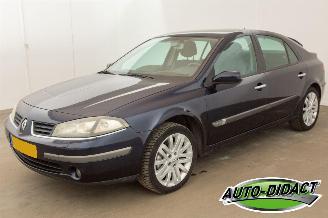 Damaged car Renault Laguna 2.0-16V Clima Navi Tech Line 2007/1