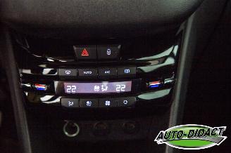 Peugeot 208 1.2 VTi Clima Navi Envy picture 10