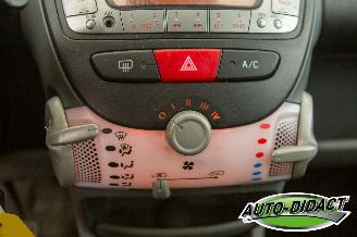 Peugeot 107 1.0-12V Airco Millesim picture 8