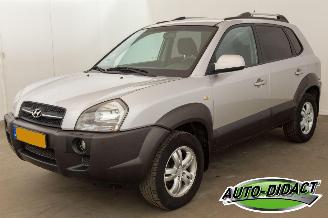uszkodzony samochody osobowe Hyundai Tucson 2.0i 4WD Clima Style 2006/3