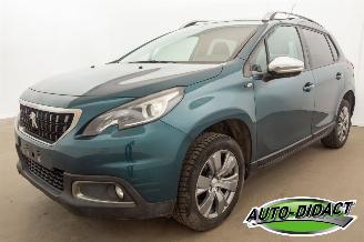 krockskadad bil auto Peugeot 2008 1.2 Access Clima Navi 2017/4
