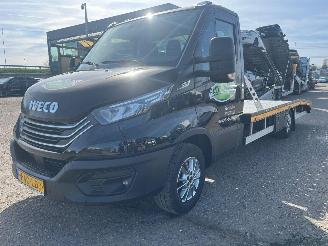 uszkodzony samochody ciężarowe Iveco Daily 35D18H 3.0 300 Automaat 2024/11