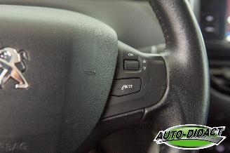 Peugeot 2008 1.2 Access Clima Navi picture 17
