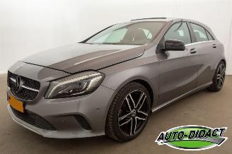 krockskadad bil auto Mercedes A-klasse A180 Automaat Elek Dak Navi Camera Ambition 2017/6