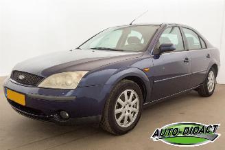 skadebil auto Ford Mondeo 2.0-16V Trend Airco 2002/1