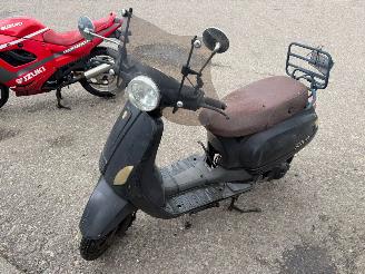 damaged passenger cars Znen  VPA 2 2012/10