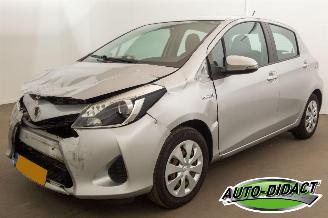 skadebil auto Toyota Yaris 1.5 Full Hybrid Automaat Navi Camera 2012/11