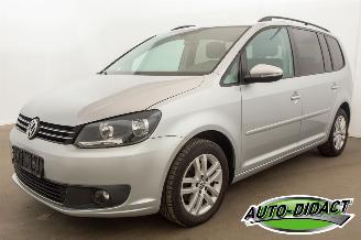 krockskadad bil auto Volkswagen Touran 1.6 TDI Clima 7pers Comfortline 2015/2