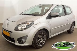 Vaurioauto  passenger cars Renault Twingo 1.5 dCi Airco 109.095 km NAP Night & Day 2011/10