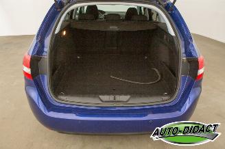 Peugeot 308 SW 1.2 Carpas Clima Navi Camera Style picture 40