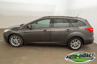Ford Focus 1.0 Trend Automaat Motorschade Navi Airco picture 37