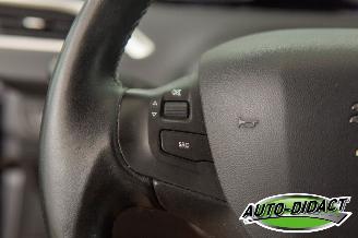 Peugeot 2008 1.2 PureTech 53.192 km NAP Clima Navi Allure picture 15