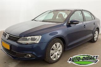 damaged passenger cars Volkswagen Jetta 1.2 TSI Trendline Airco 2011/6