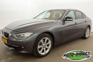 Unfallwagen BMW 3-serie 320i 135kw Executive Navi Clima 2013/2