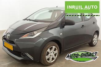 Vaurioauto  passenger cars Toyota Aygo 1.0 VVT-i X-Now Airco inruil auto 2016/2