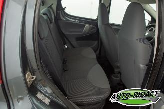 Peugeot 107 1.0-12V Airco XS Koppeling Matig picture 18