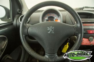 Peugeot 107 1.0-12V Airco XS Koppeling Matig picture 5