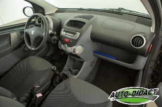 Peugeot 107 1.0-12V Airco XS Koppeling Matig picture 15