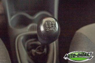 Peugeot 107 1.0-12V Airco XS Koppeling Matig picture 10