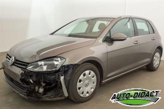 Schadeauto Volkswagen Golf 1.6 TDI Clima Navi Trendline 2014/12