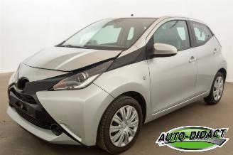 uszkodzony samochody osobowe Toyota Aygo 1.0 X-Play Airco Camera 2017/3