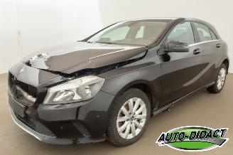 Damaged car Mercedes A-klasse A180 Automaat Navi Clima 2017/6