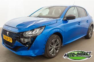 damaged passenger cars Peugeot e-208 50 kWh 63.142 km Allure Pack 2023/8