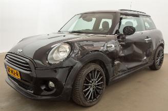 Schadeauto Mini Cooper 1.5 Cooper Automaat Navi Clima Leder Chili Business 2015/6