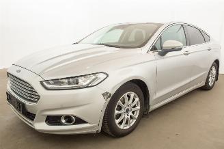 krockskadad bil auto Ford Mondeo 1.5 Clima Camera Titanium 2018/1