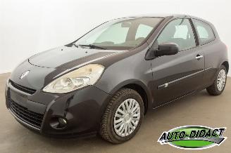 uszkodzony samochody osobowe Renault Clio 1.5 Airco 2011/1