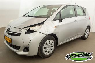 Vaurioauto  passenger cars Toyota Verso S 1.3 VVT-i  Automaat Camera Clima Aspiration 2013/10