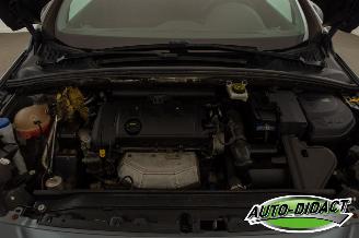 Peugeot 308 1.6 VTi Clima XS picture 34