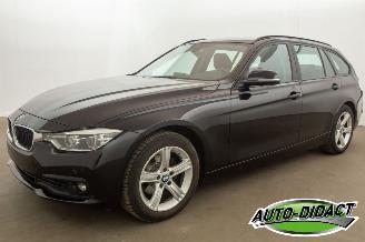 Damaged car BMW 3-serie 318i 100kW Navi Airco 2018/1