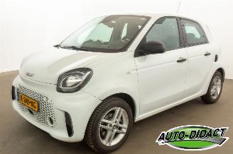Coche accidentado Smart Forfour EQ 18 kWh Automaat Clima Essential 2021/3