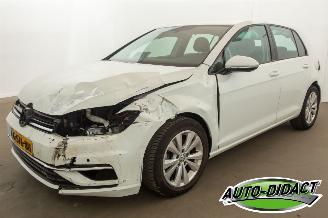 uszkodzony samochody osobowe Volkswagen Golf 1.6 TDI Navi Clima Comfortline 2019/8