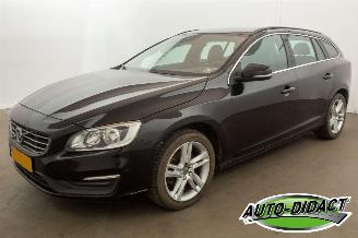 Vaurioauto  passenger cars Volvo V-60 2.0 D3 Navi Summum 2017/2
