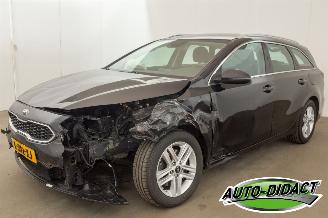 Damaged car Kia Ceed 1.0 T-GDi Navi Camera Clima DynamicLine 2021/8