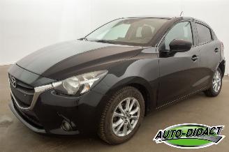 skadebil auto Mazda 2 1.5 Skyactive Navi Airco 2016/4