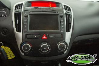 Kia Cee d 1.4 CVVT Navi Airco picture 8
