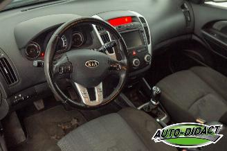 Kia Cee d 1.4 CVVT Navi Airco picture 18