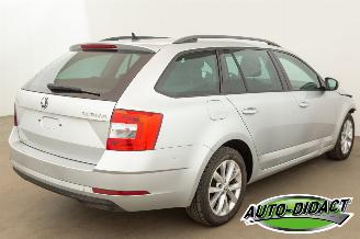 Skoda Octavia 1.6 TDI Automaat Navi Clima Ambition picture 4